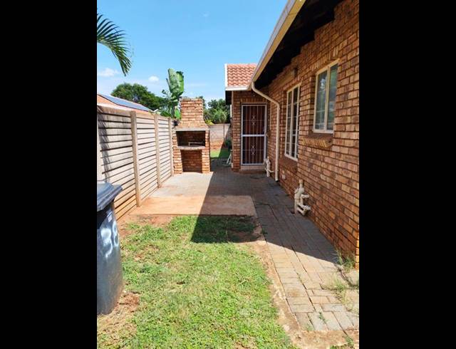 3 BEDROOM TOWNHOUSE FOR SALE IN DORANDIA